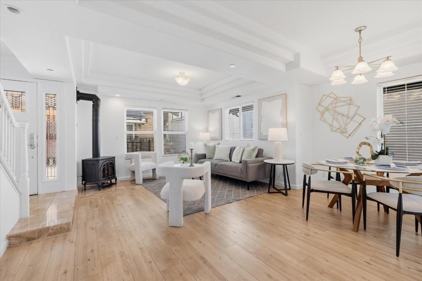 OPEN HOUSE SAT/SUN Corner END Unit with Back Yard, Located in - photo 8