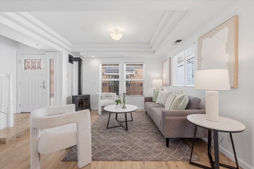 OPEN HOUSE SAT/SUN Corner END Unit with Back Yard, Located in - photo 9