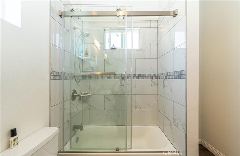 House with an ADU! This versatile property features a 3-bedroom - photo 36