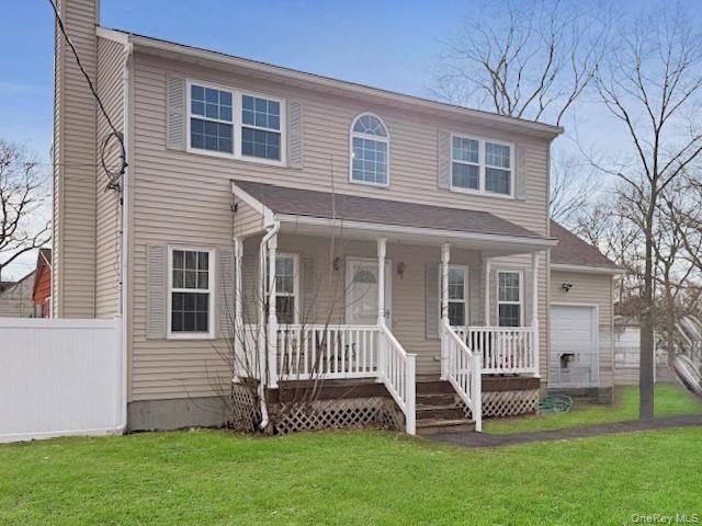 Lovely Renovated Colonial in Shirley !! Make this Home Your Own! - photo 3