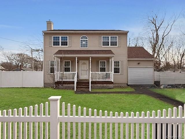 Lovely Renovated Colonial in Shirley !! Make this Home Your Own! - photo 4