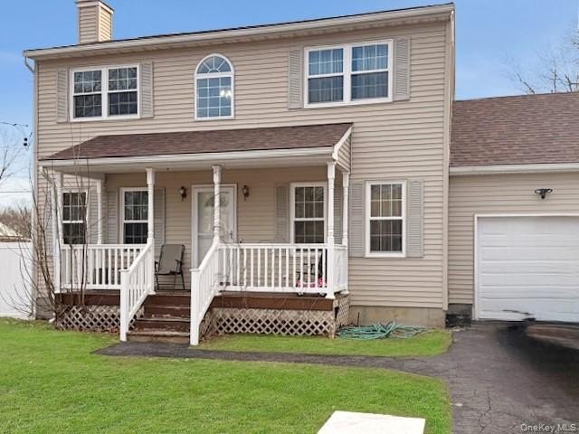 Lovely Renovated Colonial in Shirley !! Make this Home Your Own! - photo 5