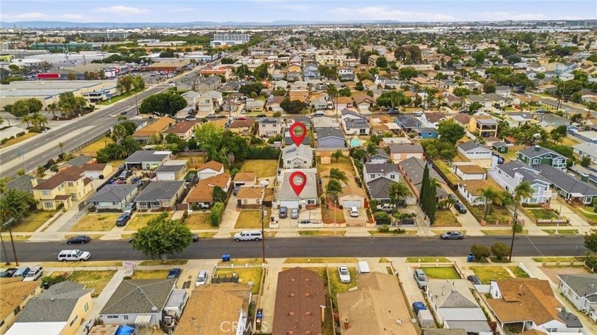 House with an ADU! This versatile property features a 3-bedroom - photo 49