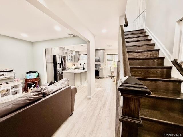 Lovely Renovated Colonial in Shirley !! Make this Home Your Own! - photo 10