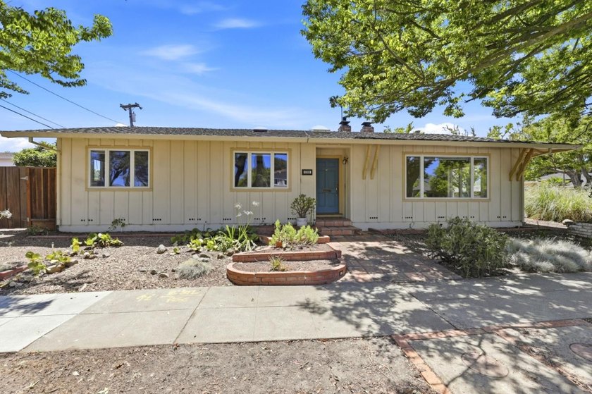 Location, Location, Location! Set on a generous sized corner lot - photo 4
