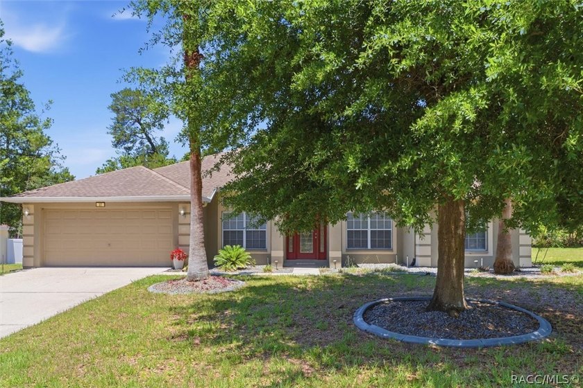 Beautifully updated, this 4-bedroom plus office pool home is - photo 6
