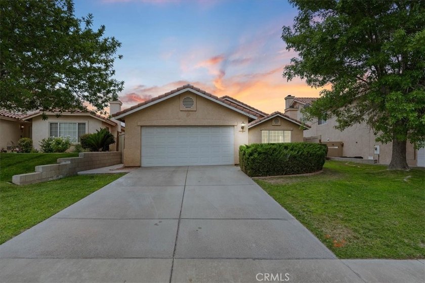 Deal of the Century - A Must-See! Located in the desirable - photo 2