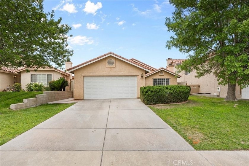 Deal of the Century - A Must-See! Located in the desirable - photo 4
