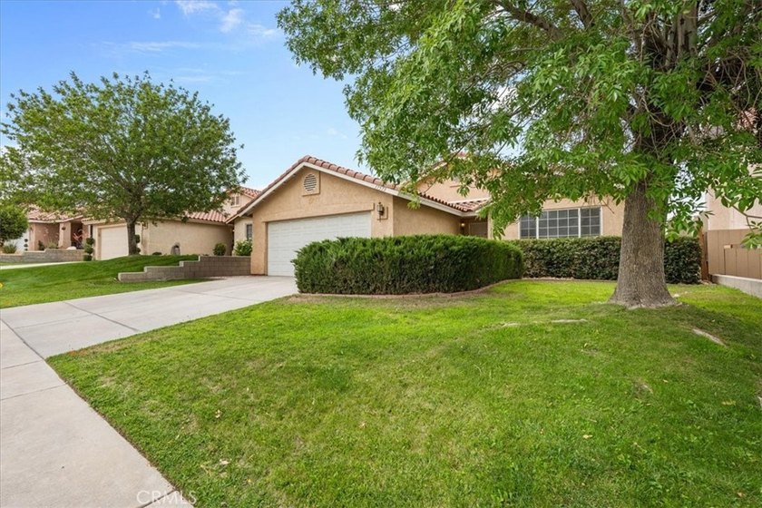 Deal of the Century - A Must-See! Located in the desirable - photo 5