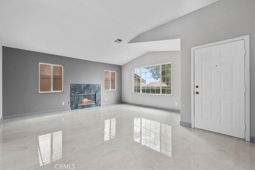 Deal of the Century - A Must-See! Located in the desirable - photo 7