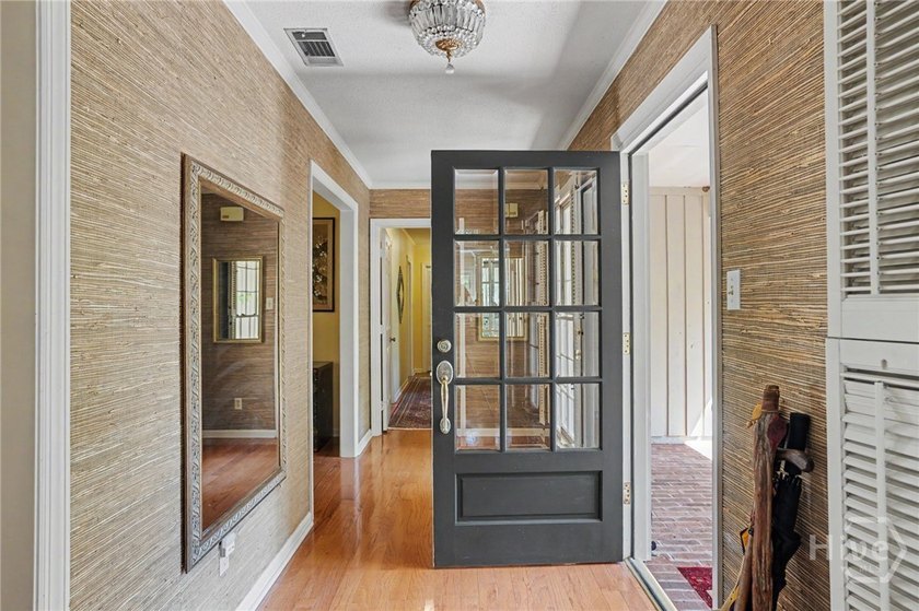 Lovely 3-bedroom, 2.5 bath home on very private lot with lagoon - photo 3