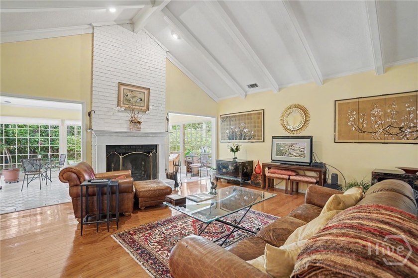 Lovely 3-bedroom, 2.5 bath home on very private lot with lagoon - photo 5