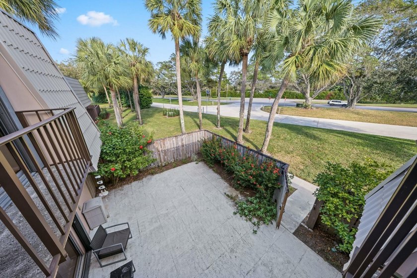 Located in the Village of Sandalwood Lakes South , this newly - photo 23