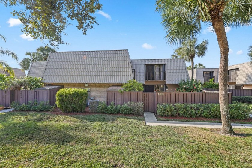 Located in the Village of Sandalwood Lakes South , this newly - photo 25