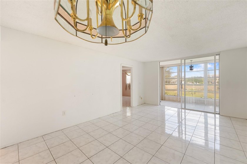 Spacious and bright second-floor, two-bedroom, two-bath condo in - photo 3