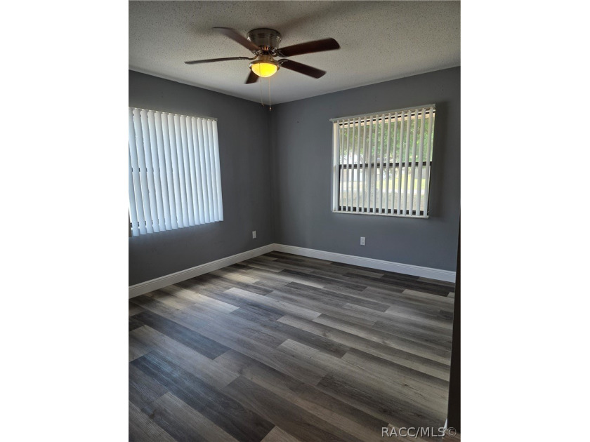 Seller Motivated!!! This adorable home within walking distance - photo 8