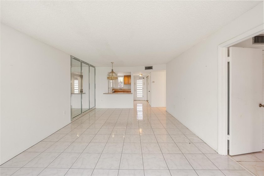 Spacious and bright second-floor, two-bedroom, two-bath condo in - photo 8