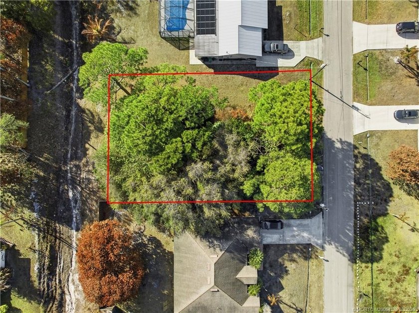 Opportunity meets convenience in this desirable neighborhood in - photo 2