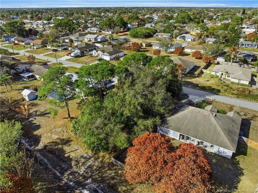 Opportunity meets convenience in this desirable neighborhood in - photo 4