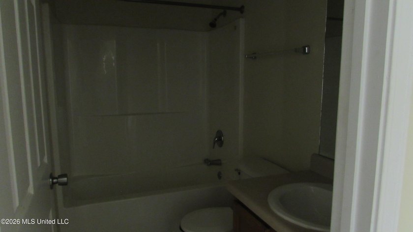 3/2 single story townhome in North Biloxi. No flood, also - photo 4