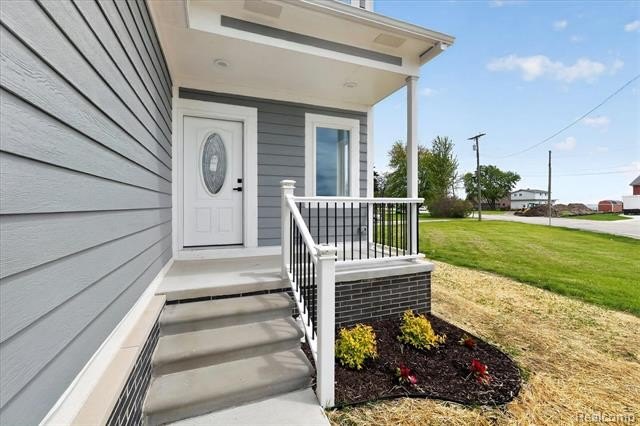 NOW OFFERING LAND CONTRACT TERMS! Stunning new construction - photo 4