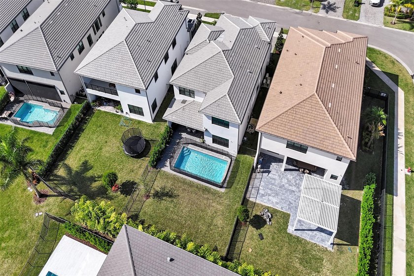 Honolulu model home where modern design meets everyday comfort - photo 3