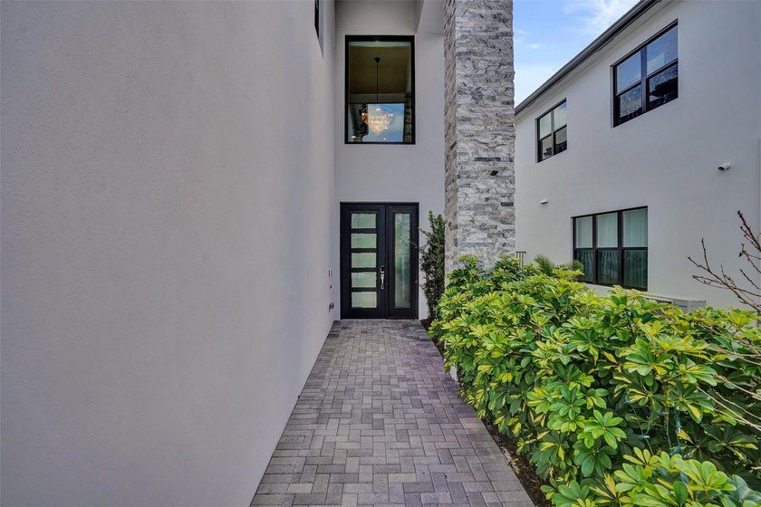 Honolulu model home where modern design meets everyday comfort - photo 4