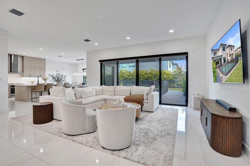 Honolulu model home where modern design meets everyday comfort - photo 8