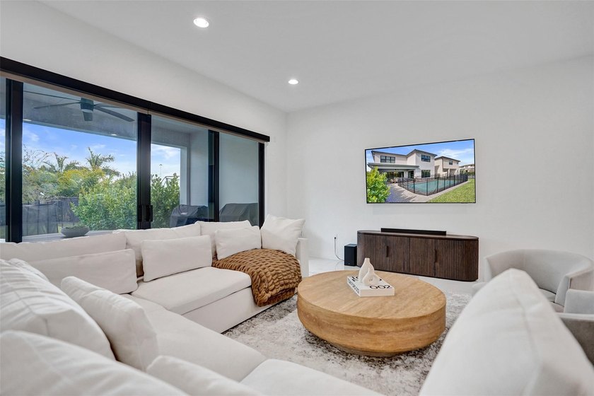 Honolulu model home where modern design meets everyday comfort - photo 10