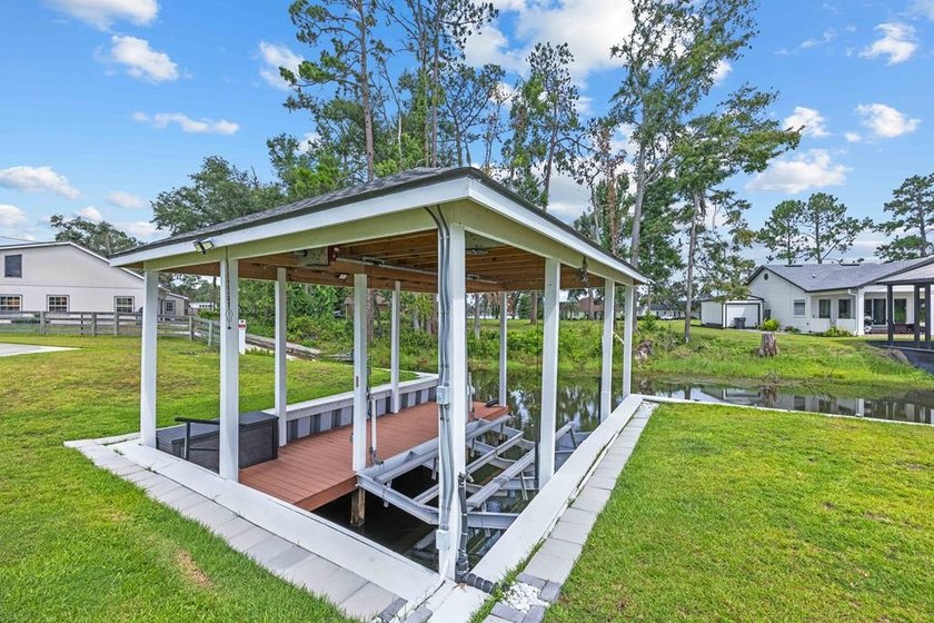 Welcome to waterfront living at its finest! Perfectly positioned - photo 9