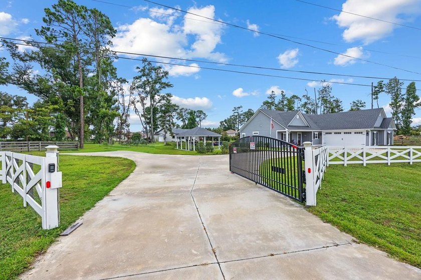 Welcome to waterfront living at its finest! Perfectly positioned - photo 10