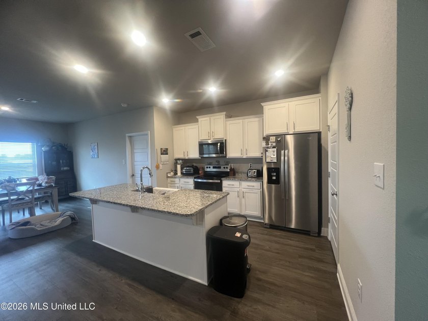 Just listed, Move in ready home in 'The Highlands' Why buy new - photo 6
