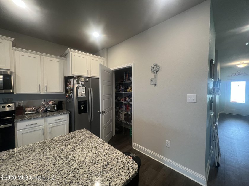 Just listed, Move in ready home in 'The Highlands' Why buy new - photo 8