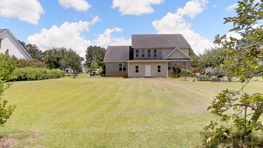 Welcome to 107 Andee Way in desirable Sweetbrier Lake! This - photo 8