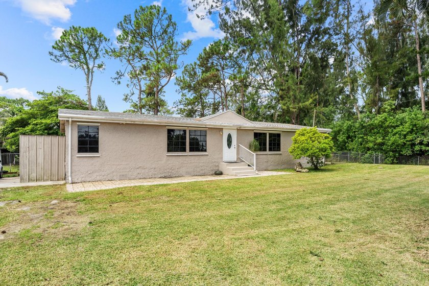 This beautifully remodeled 3-bedroom, 2-bathroom home offers - photo 4
