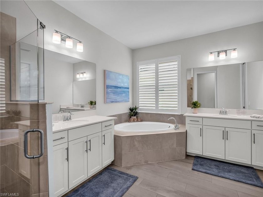 Experience luxury living in this exceptional BUNDLED GOLF - photo 11