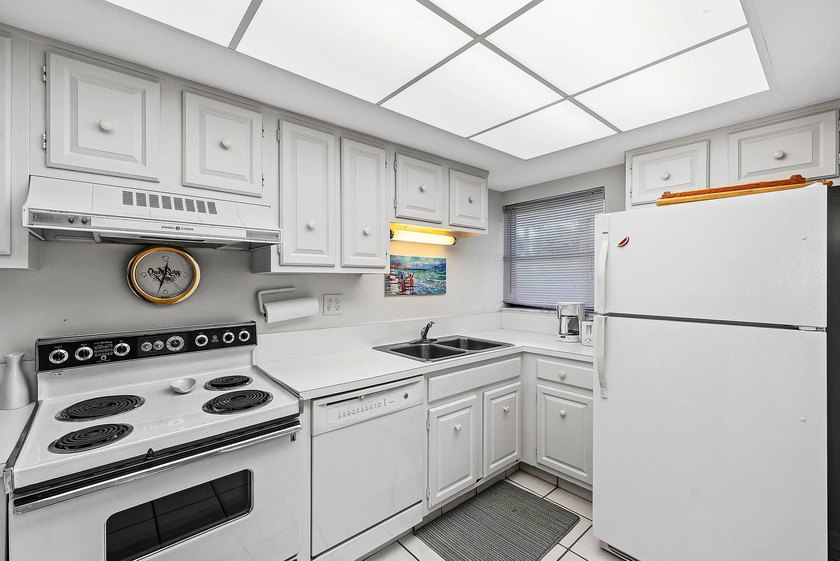 Opportunity awaits in this 1-bedroom, 1.5-bath townhome in the - photo 8