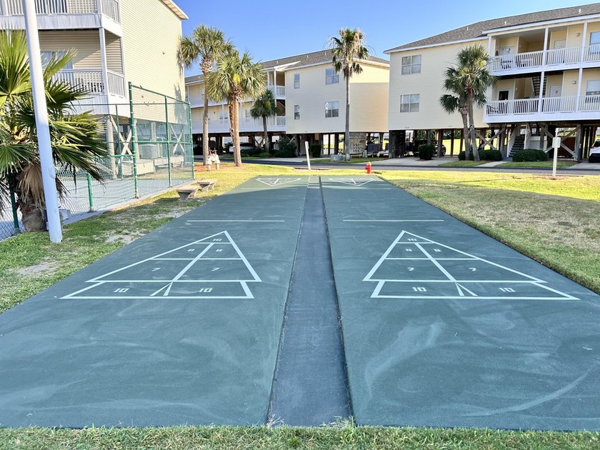 Fantastic location just steps from the beach, hot tubs and - photo 44