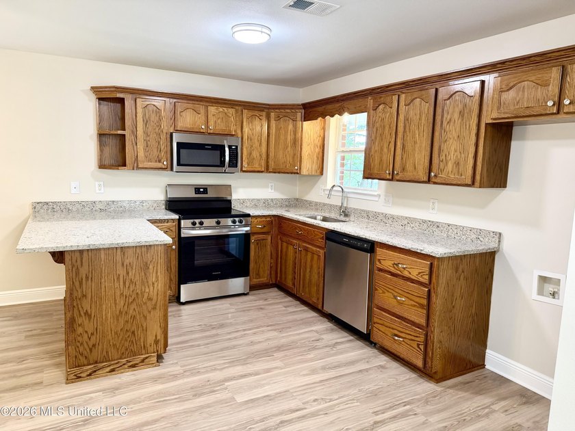 Perfect Starter Home -Buy for less than rent! Built in 2019 - photo 4