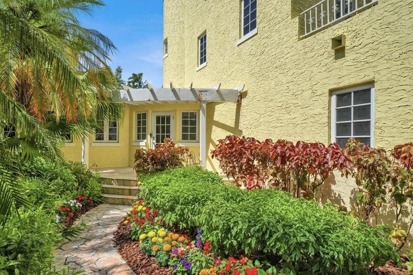 Rarely does a property of this size, character, and location - photo 8