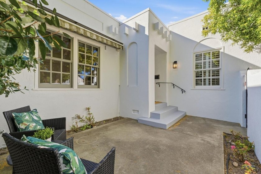 Nestled in Burlingame's highly desirable Easton Addition, this - photo 7