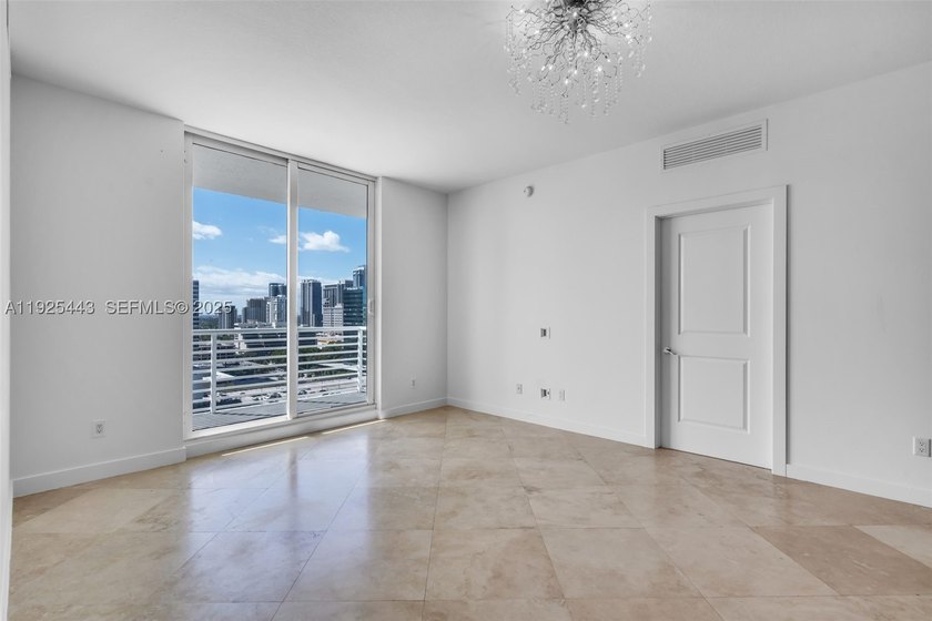 Welcome to your elegant urban oasis in the heart of downtown - photo 11