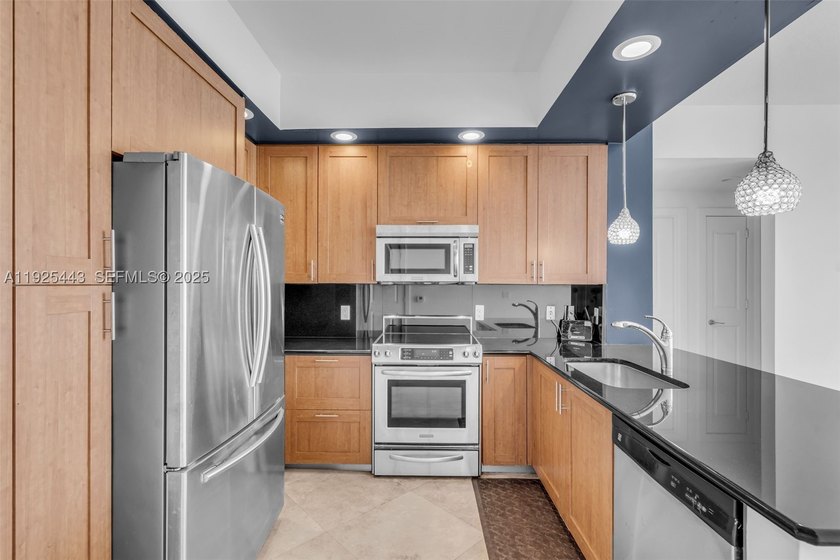 Welcome to your elegant urban oasis in the heart of downtown - photo 13