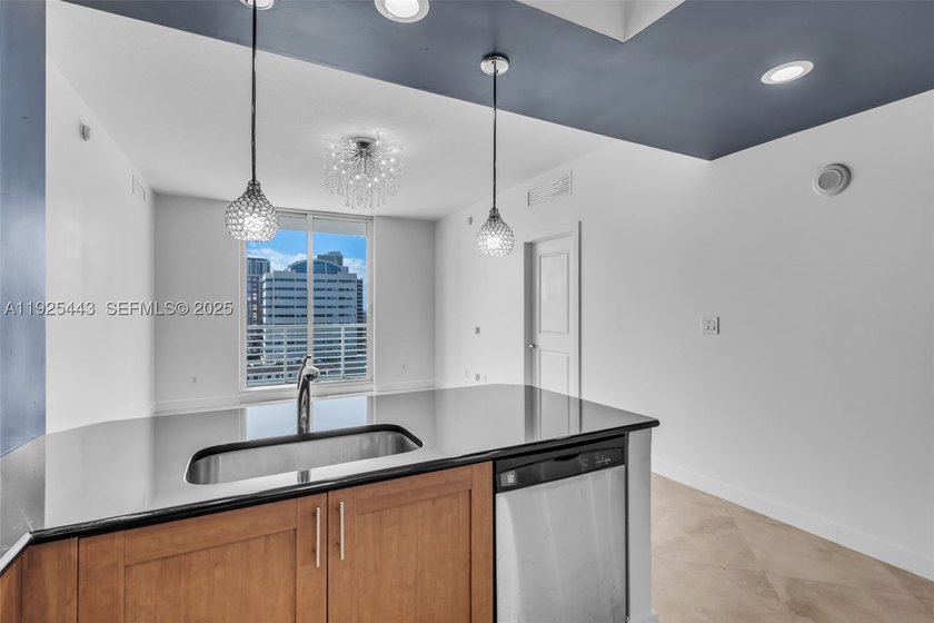 Welcome to your elegant urban oasis in the heart of downtown - photo 14