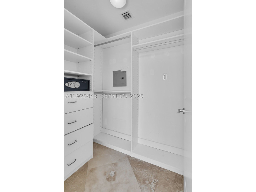 Welcome to your elegant urban oasis in the heart of downtown - photo 19