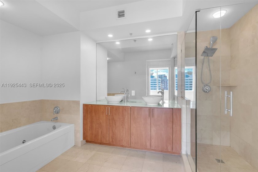 Welcome to your elegant urban oasis in the heart of downtown - photo 20