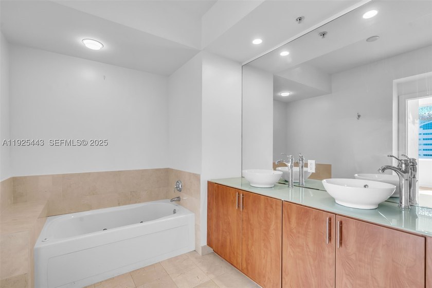 Welcome to your elegant urban oasis in the heart of downtown - photo 21