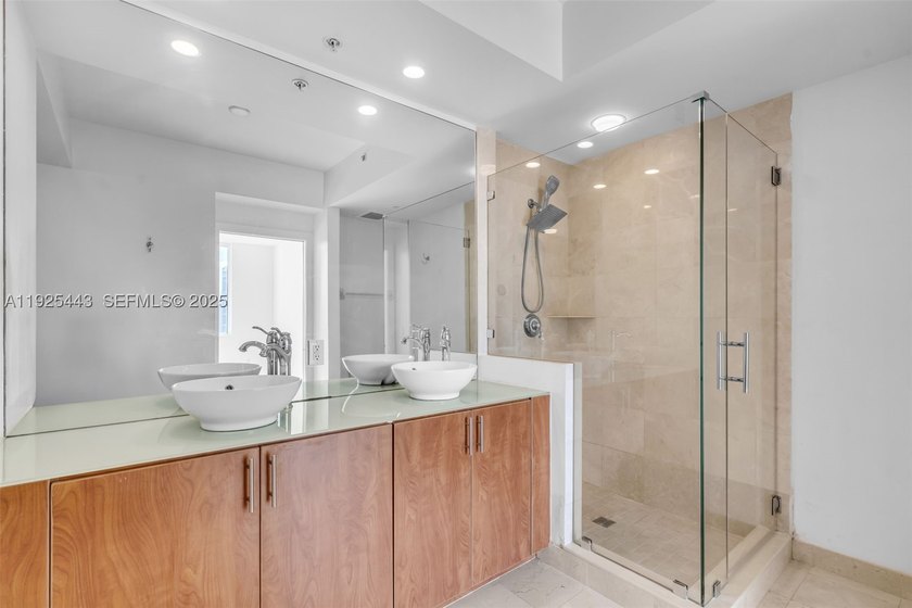 Welcome to your elegant urban oasis in the heart of downtown - photo 22