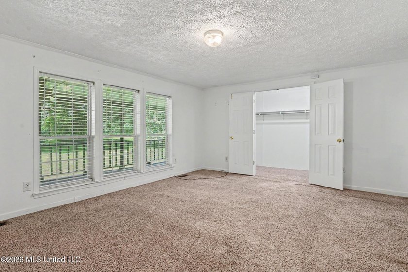 Spacious 3BR/2BA double-wide home with 2,342 SF on 1.37 acres in - photo 12