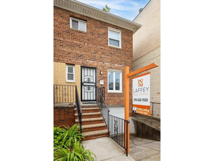 Welcome to 25-33 Francis Lewis Boulevard , Whitestone. This - photo 2